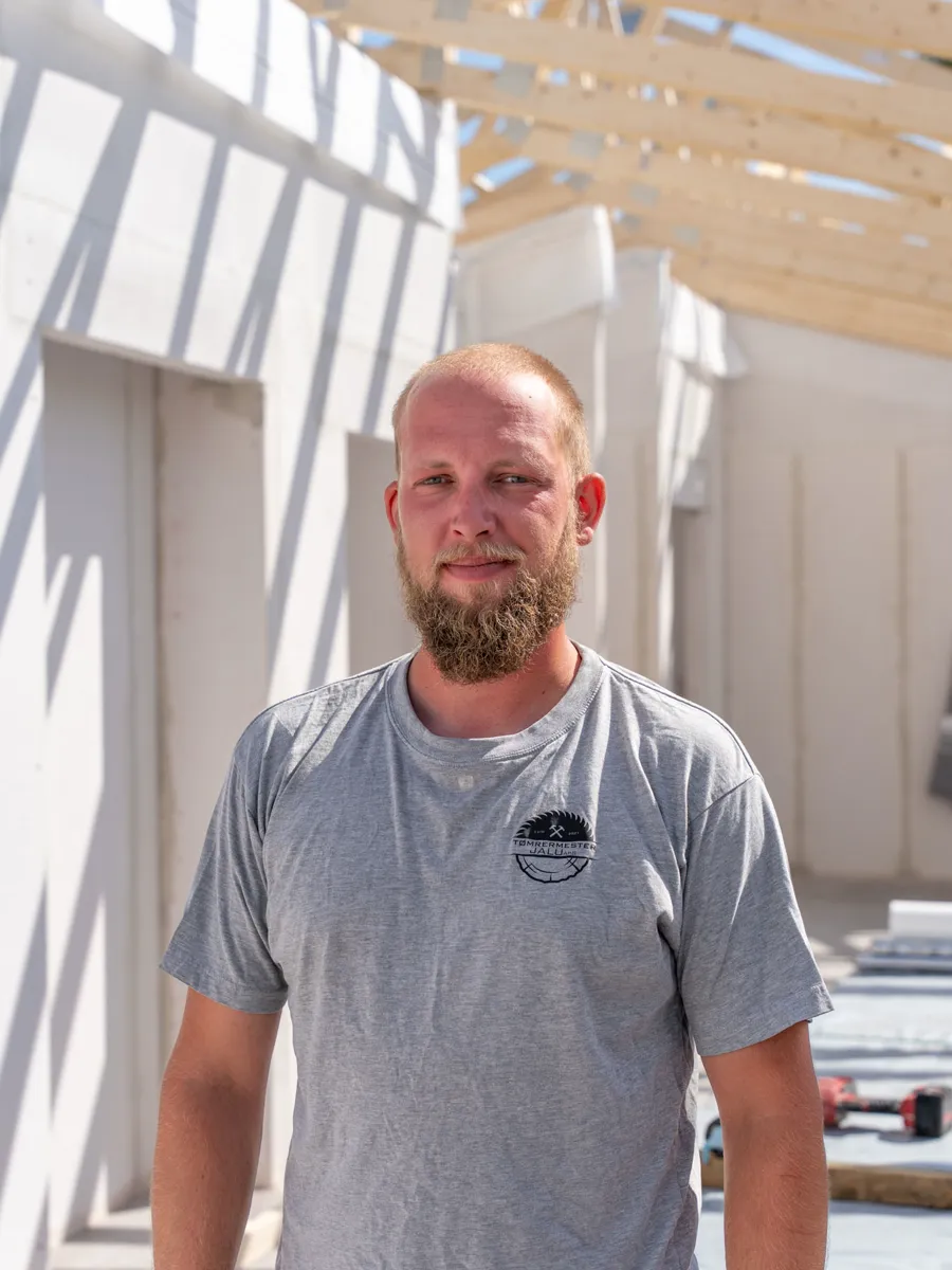 Tømrer fra Tømrermester Jalu på byggepladsen